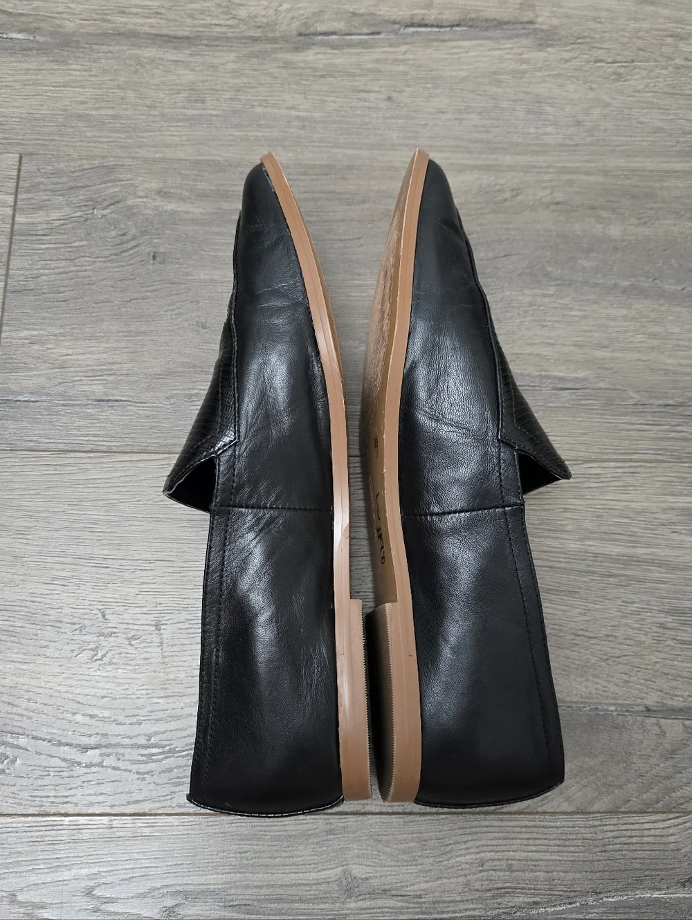 Vince Camuto Finetta Leather Loafer Black Womens Size 7.5 Preppy Classic